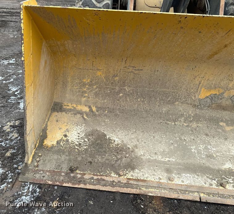 image for item LO9402 2010 John Deere 624K  wheel loader