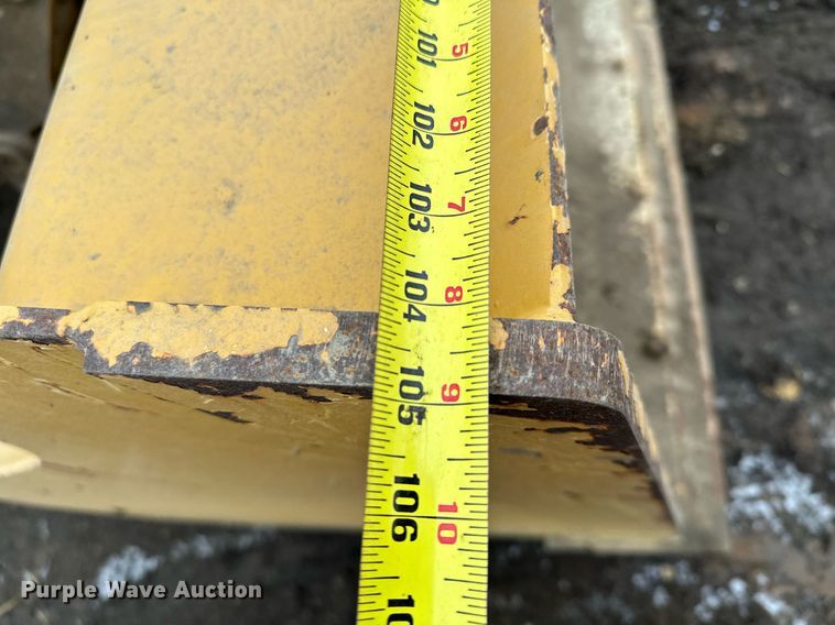 image for item LO9402 2010 John Deere 624K  wheel loader