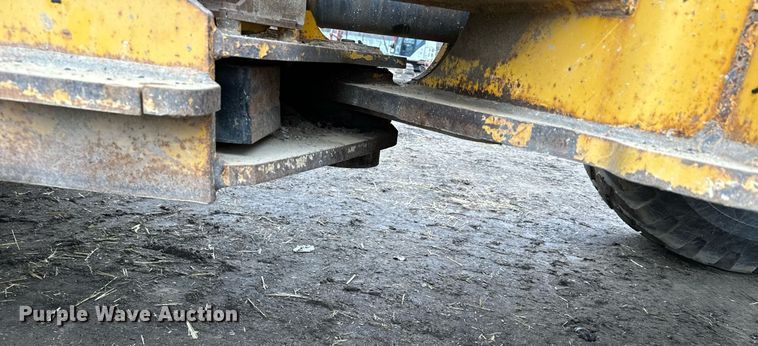 image for item LO9402 2010 John Deere 624K  wheel loader