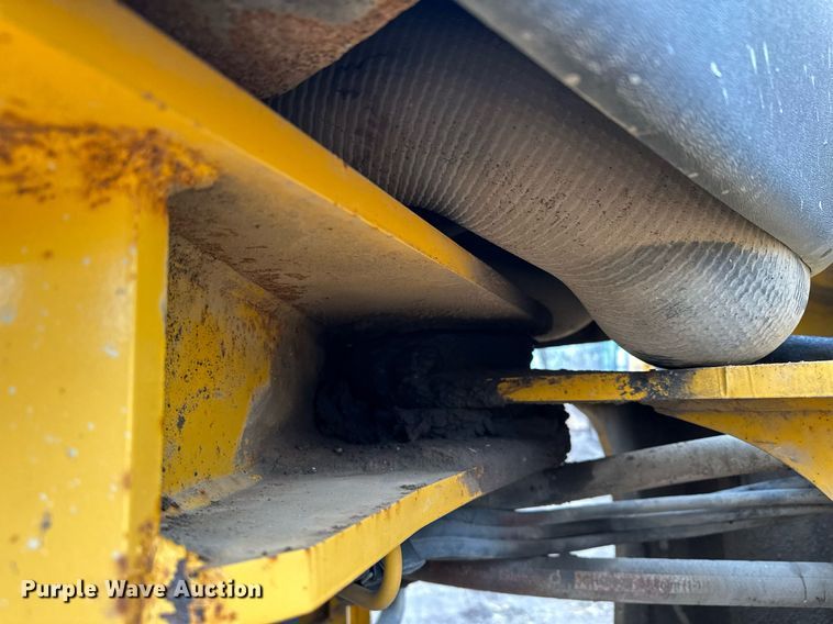 image for item LO9402 2010 John Deere 624K  wheel loader