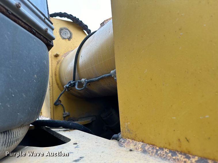 image for item LO9402 2010 John Deere 624K  wheel loader