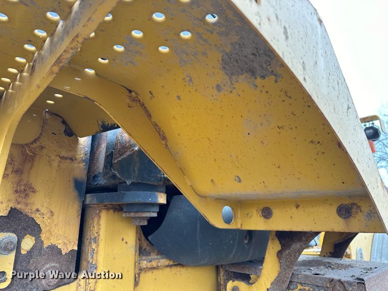 image for item LO9402 2010 John Deere 624K  wheel loader