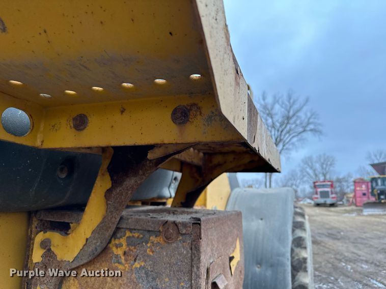 image for item LO9402 2010 John Deere 624K  wheel loader