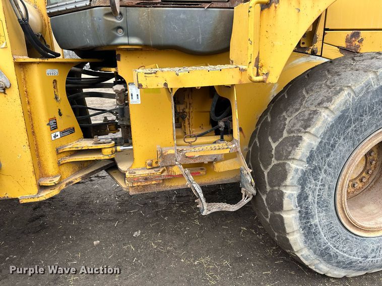image for item LO9402 2010 John Deere 624K  wheel loader