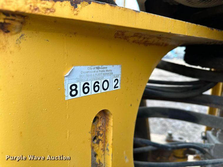 image for item LO9402 2010 John Deere 624K  wheel loader