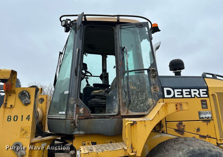 image for item LO9402 2010 John Deere 624K  wheel loader