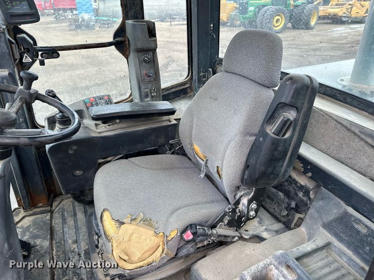 image for item LO9402 2010 John Deere 624K  wheel loader
