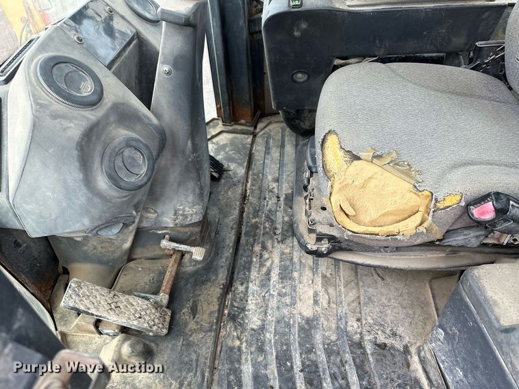 image for item LO9402 2010 John Deere 624K  wheel loader