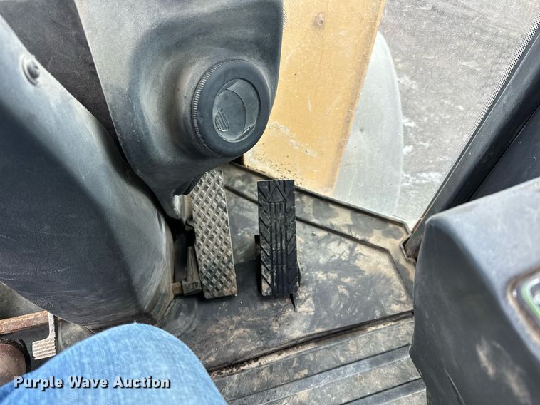 image for item LO9402 2010 John Deere 624K  wheel loader