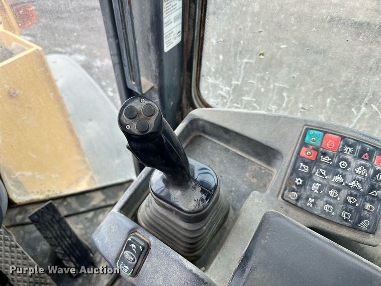 image for item LO9402 2010 John Deere 624K  wheel loader