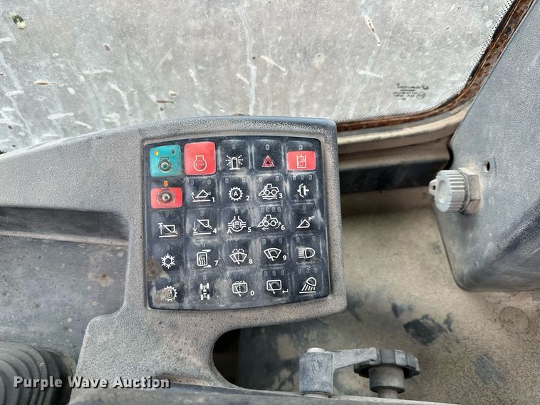 image for item LO9402 2010 John Deere 624K  wheel loader