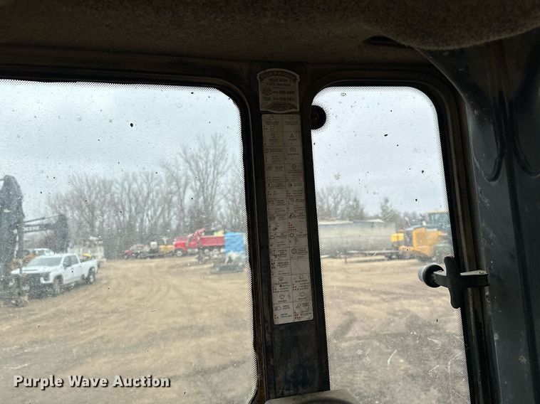 image for item LO9402 2010 John Deere 624K  wheel loader