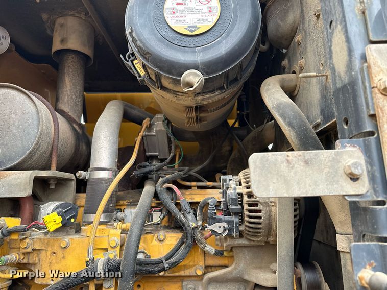 image for item LO9402 2010 John Deere 624K  wheel loader