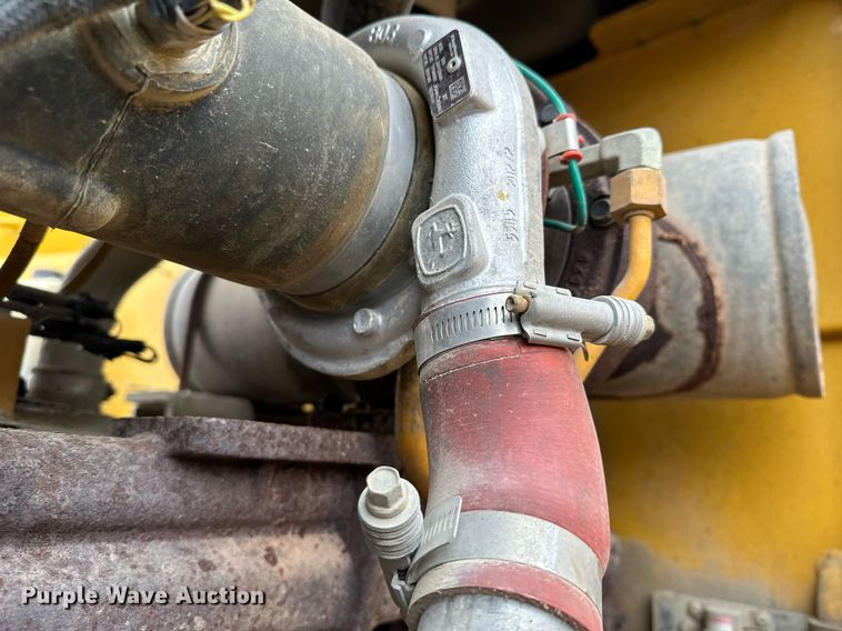 image for item LO9402 2010 John Deere 624K  wheel loader