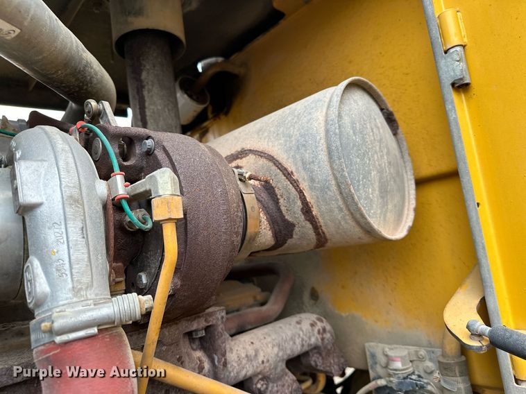 image for item LO9402 2010 John Deere 624K  wheel loader