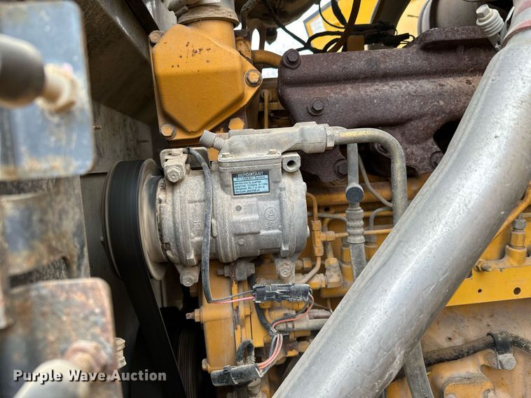 image for item LO9402 2010 John Deere 624K  wheel loader