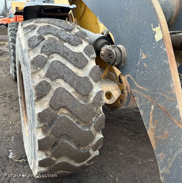 image for item LO9402 2010 John Deere 624K  wheel loader
