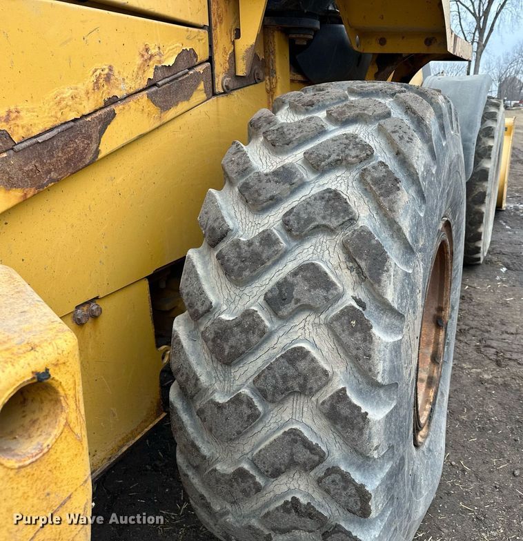 image for item LO9402 2010 John Deere 624K  wheel loader