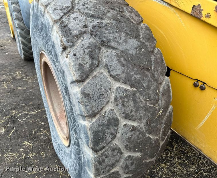 image for item LO9402 2010 John Deere 624K  wheel loader