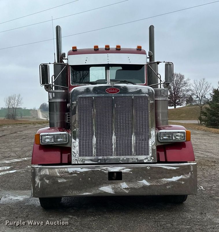 image for item LO9404 2001 Peterbilt 379  semi truck