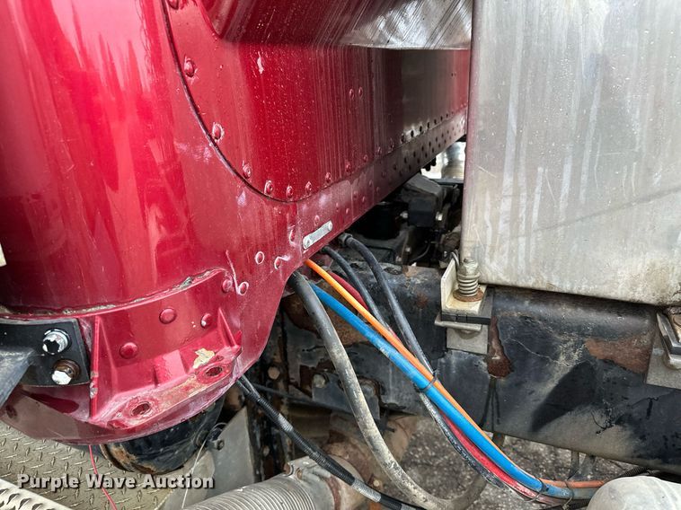 image for item LO9404 2001 Peterbilt 379  semi truck