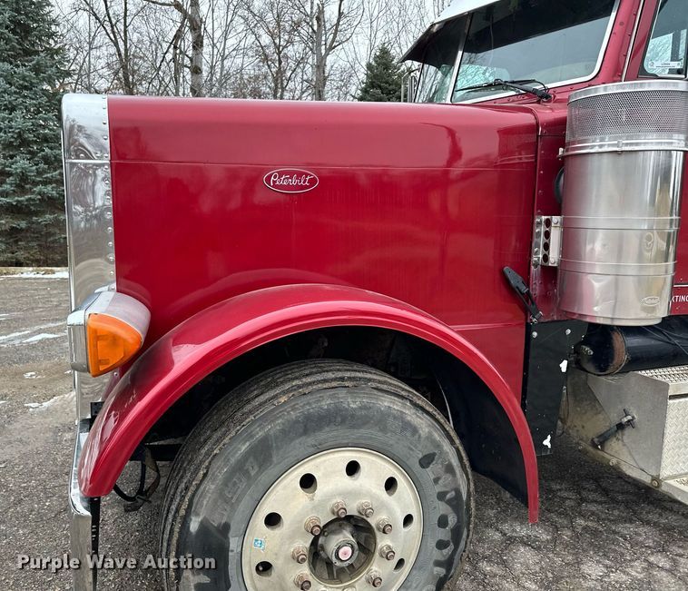 image for item LO9404 2001 Peterbilt 379  semi truck