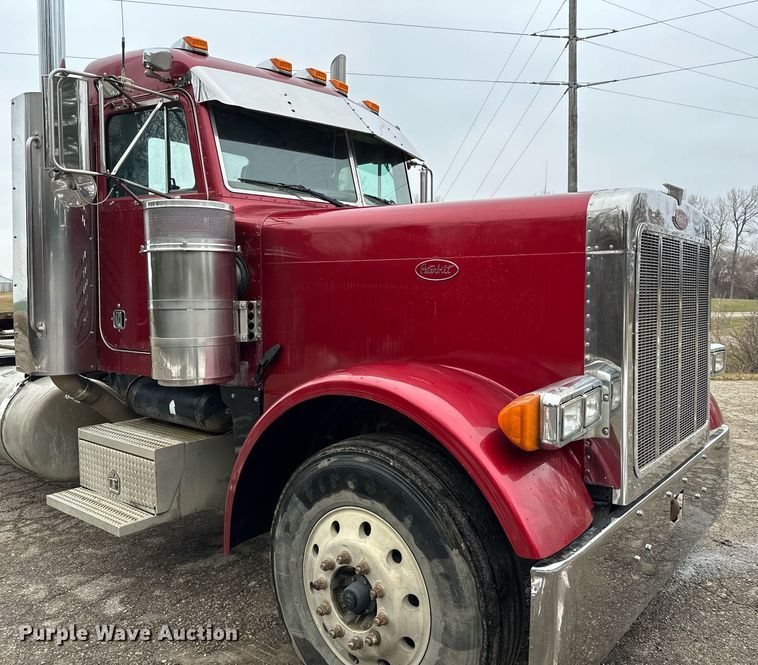 image for item LO9404 2001 Peterbilt 379  semi truck