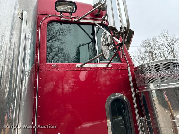 image for item LO9404 2001 Peterbilt 379  semi truck