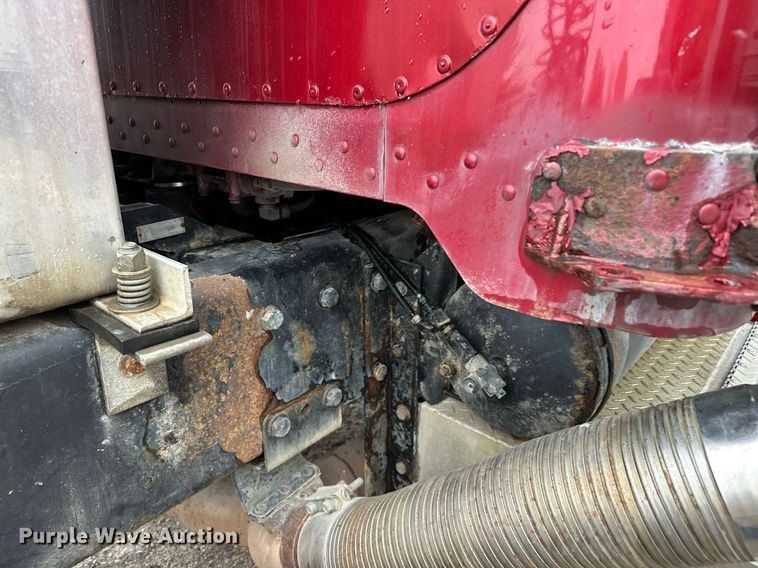 image for item LO9404 2001 Peterbilt 379  semi truck