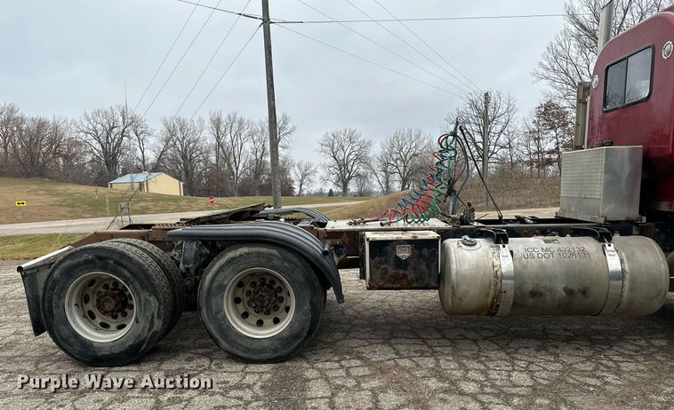 image for item LO9404 2001 Peterbilt 379  semi truck