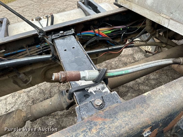 image for item LO9404 2001 Peterbilt 379  semi truck