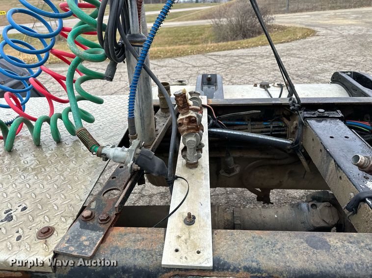 image for item LO9404 2001 Peterbilt 379  semi truck