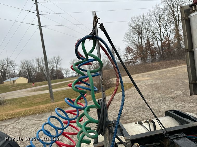 image for item LO9404 2001 Peterbilt 379  semi truck