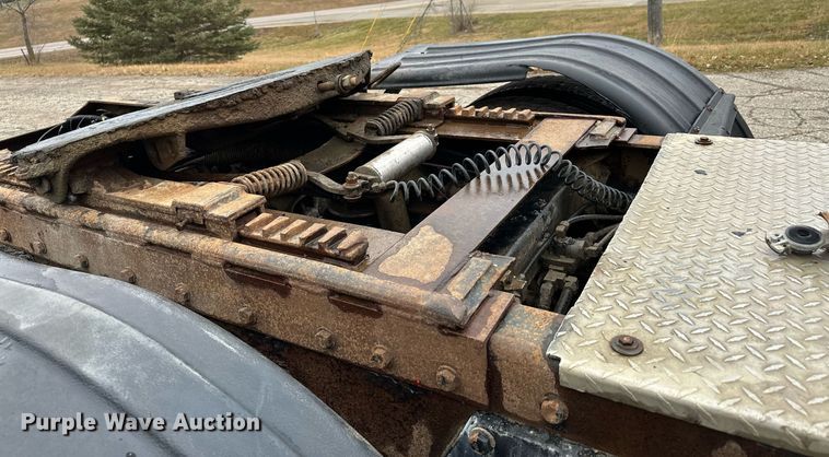 image for item LO9404 2001 Peterbilt 379  semi truck