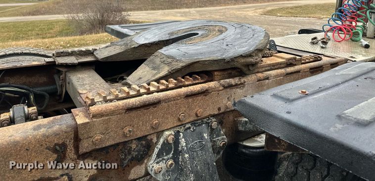 image for item LO9404 2001 Peterbilt 379  semi truck