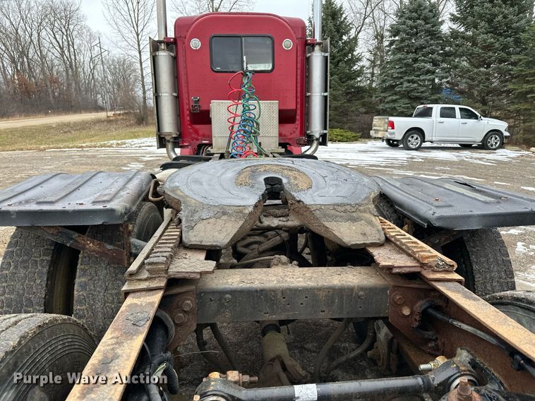 image for item LO9404 2001 Peterbilt 379  semi truck