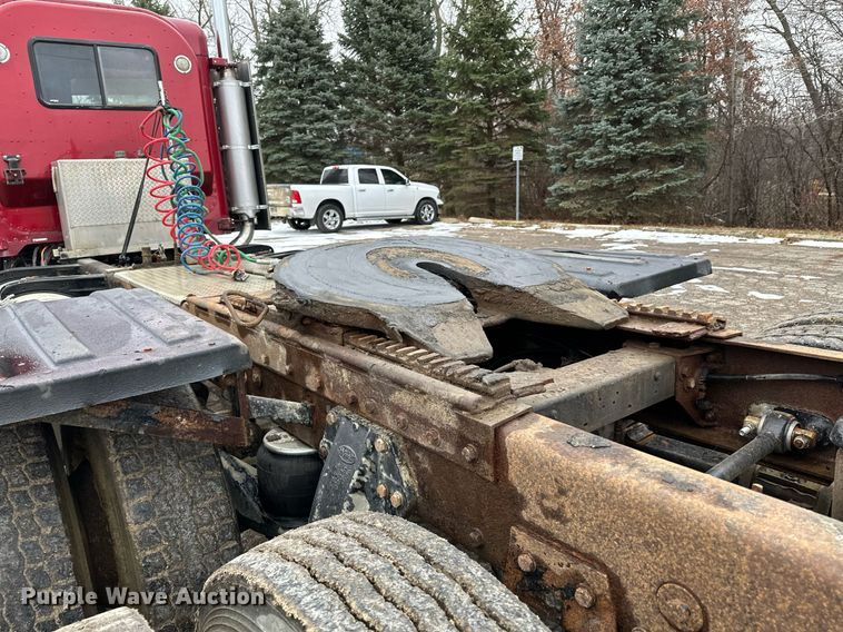 image for item LO9404 2001 Peterbilt 379  semi truck