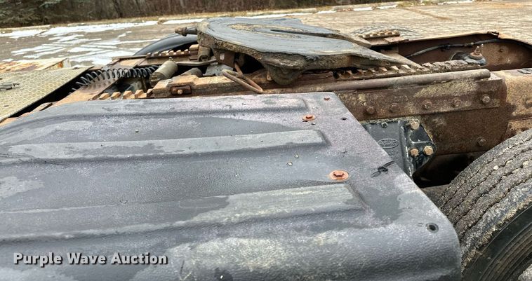 image for item LO9404 2001 Peterbilt 379  semi truck