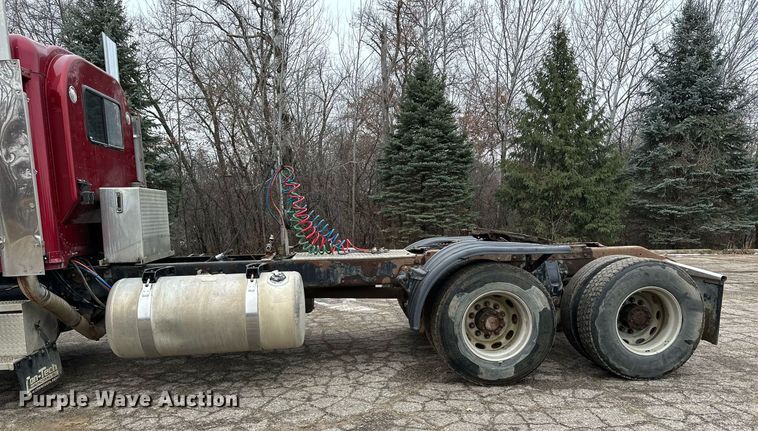 image for item LO9404 2001 Peterbilt 379  semi truck