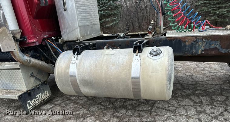 image for item LO9404 2001 Peterbilt 379  semi truck