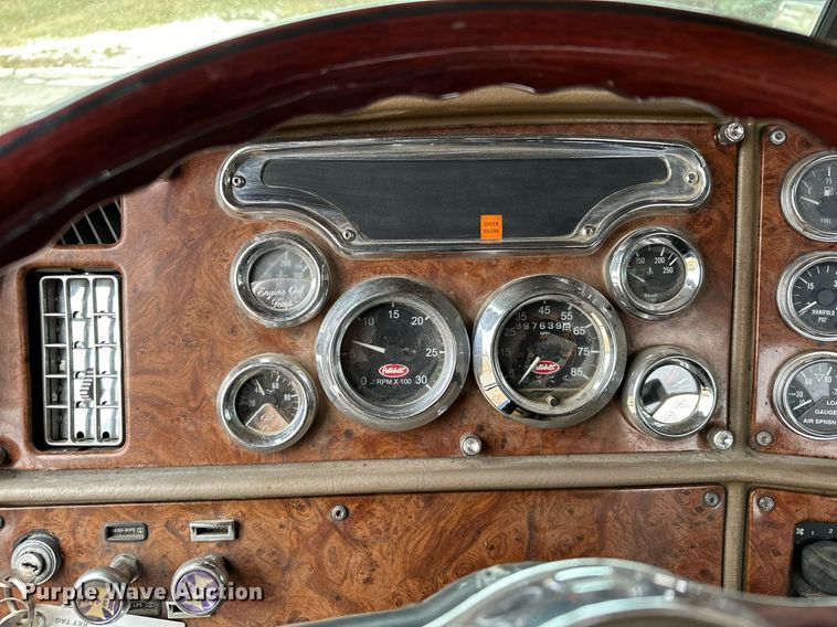 image for item LO9404 2001 Peterbilt 379  semi truck