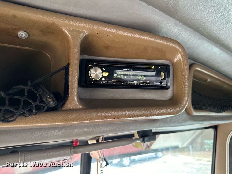 image for item LO9404 2001 Peterbilt 379  semi truck