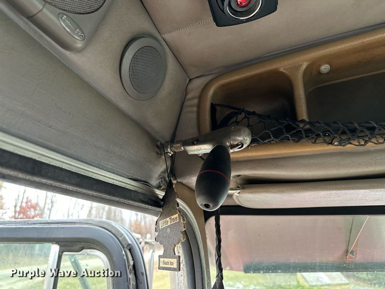 image for item LO9404 2001 Peterbilt 379  semi truck