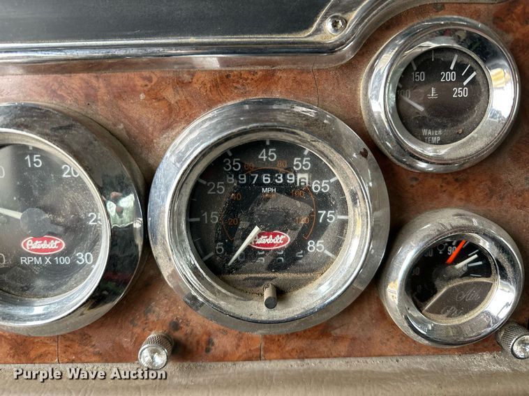 image for item LO9404 2001 Peterbilt 379  semi truck