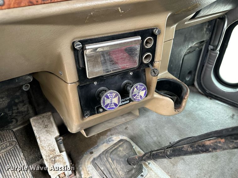 image for item LO9404 2001 Peterbilt 379  semi truck