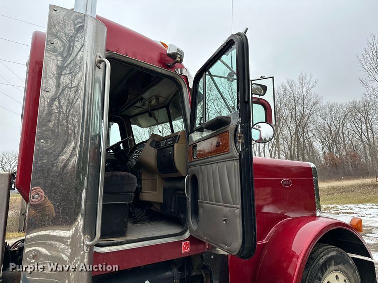 image for item LO9404 2001 Peterbilt 379  semi truck