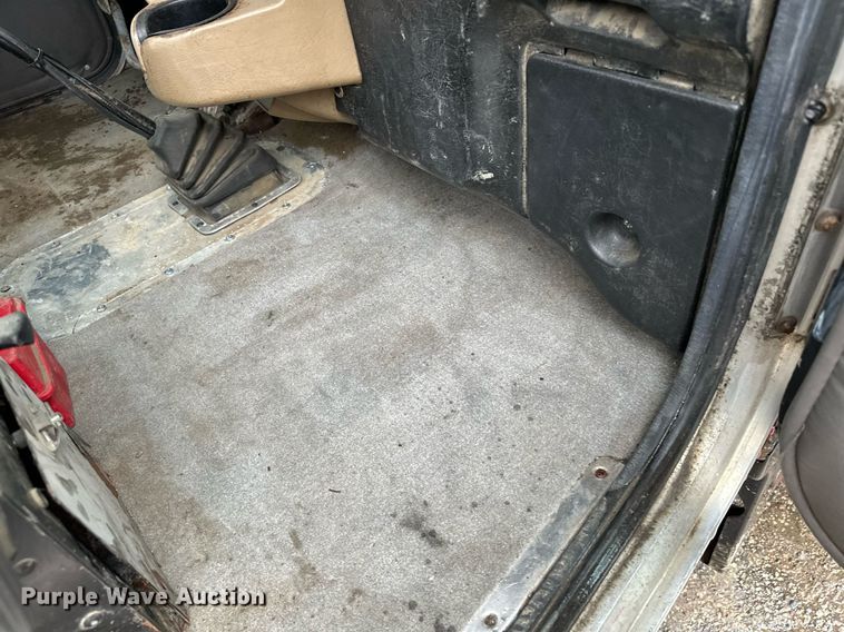 image for item LO9404 2001 Peterbilt 379  semi truck