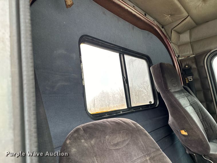 image for item LO9404 2001 Peterbilt 379  semi truck