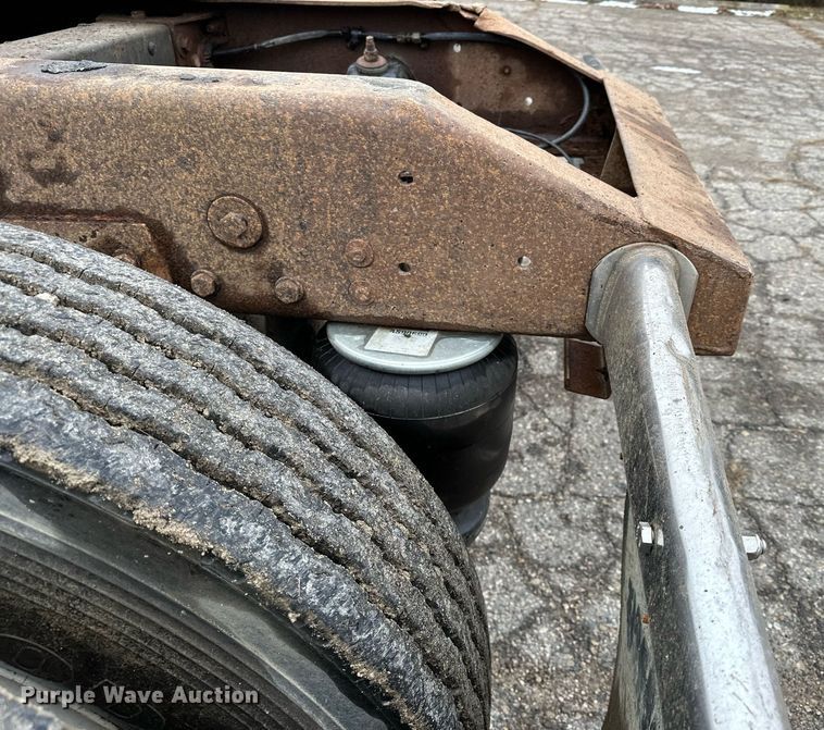 image for item LO9404 2001 Peterbilt 379  semi truck