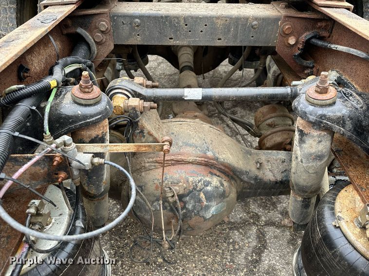 image for item LO9404 2001 Peterbilt 379  semi truck